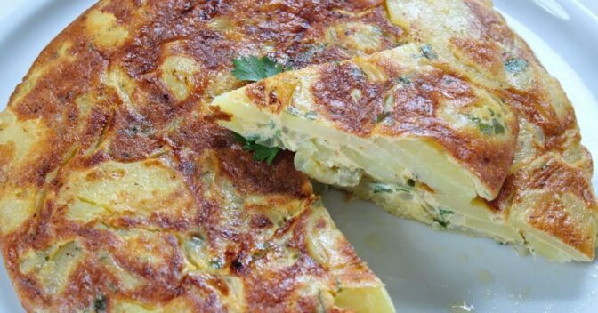 Especiais: Tortilha de Batata e Cebola, Receitinha Simples para um Café da Manhã Muito Gostoso!