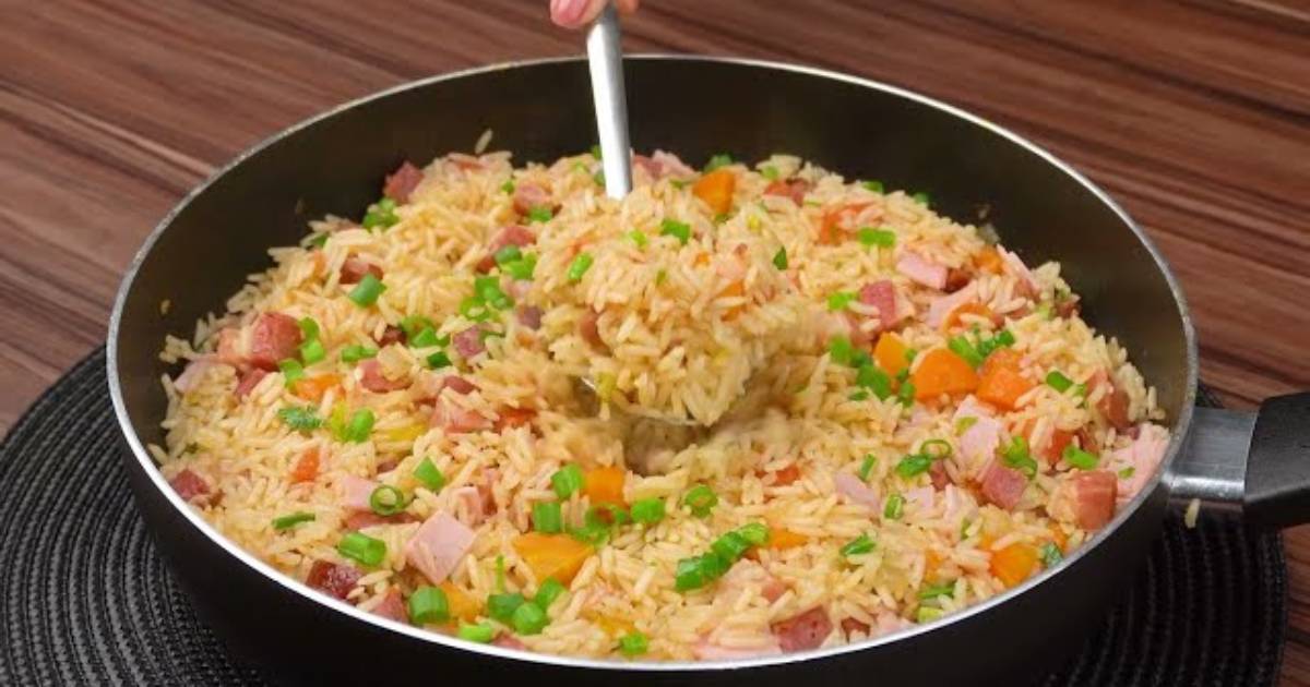 Essa receita de arroz temperado com bacon e calabresa é uma opção prática e deliciosa...