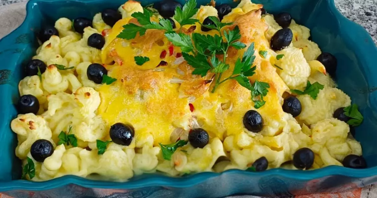 O Bacalhau à Zé do Pipo é um prato clássico da culinária portuguesa que combina...