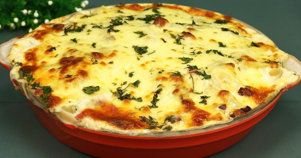 A Batata Gratinada Cremosa e Deliciosa é um acompanhamento irresistível, perfeito para almoços em família....