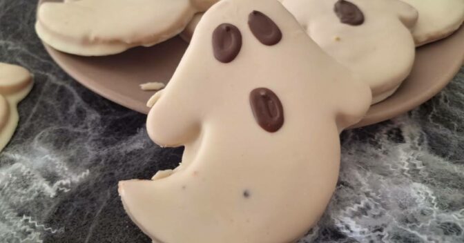 Biscoitos: Biscoito Amanteigado de Fantasma para um Halloween Delicioso