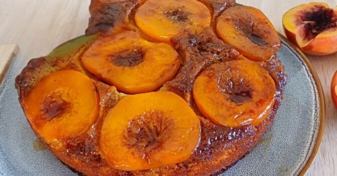 Bolos: Bolo Caramelizado de Pêssego com Iogurte e Caramelo