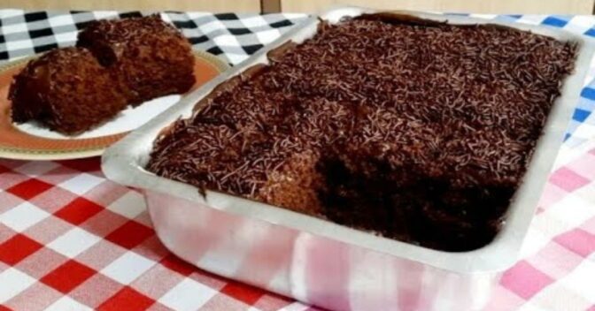 Bolos: Bolo de Chocolate Fofinho Com Cobertura Deliciosa