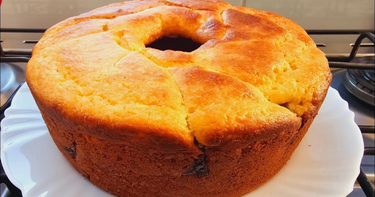 Bolo de Fubá Com Leite Quente e Goiabada