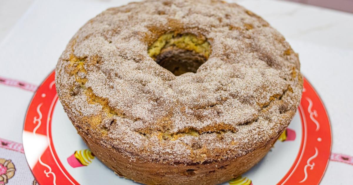 Bolo de Maçã com Crostinha de Açúcar e Canela