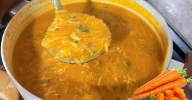 Caldos: Caldo de Cenoura Cremoso com Frango Desfiado