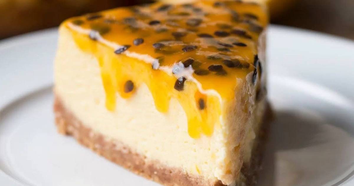 Essa deliciosa cheesecake de maracujá é uma sobremesa gelada que combina a suavidade do cream...