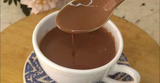 Bebidas: Chocolate Quente Cremoso Sem Amido e Leite Condensado Pronto em 10 Minutos