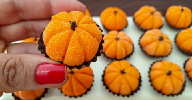 Doces: Docinhos de Halloween Brigadeiro de Leite Ninho em Formato de Abóbora