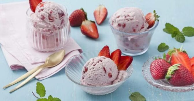 Sobremesas: Gelado de Morango Cremoso com Apenas Dois Ingredientes