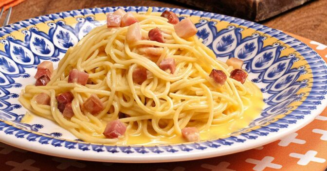 Massas: Macarrão à Carbonara Cremoso que Não Fica com Gosto de Ovo