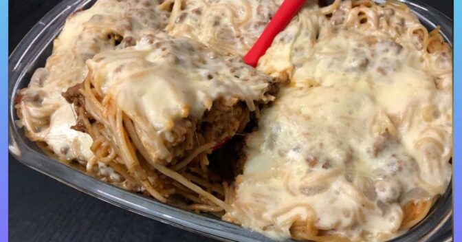 Lanche: Macarronada de Carne Moída com Queijo Gratinado no Forno