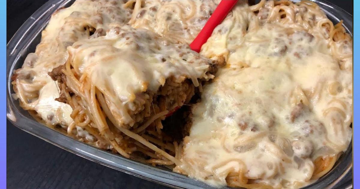 Macarronada de Carne Moída com Queijo Gratinado no Forno