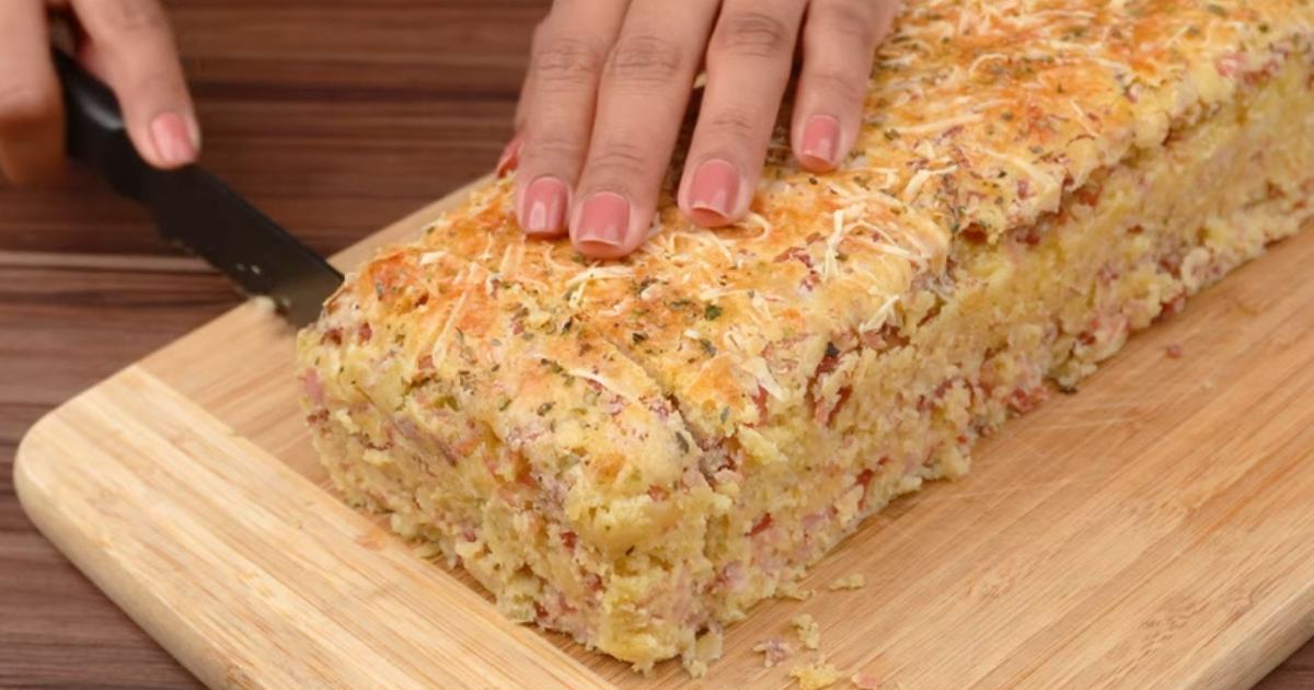 Pão de Liquidificador Recheado com Calabresa e Queijo Fácil e Delicioso