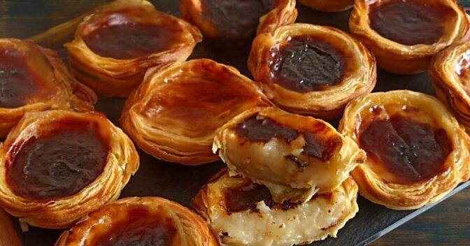 Lanche: Pastéis de Nata Cremosos com Massa Folhada e Toque de Limão