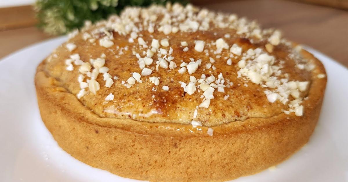 Este bolo simples e delicioso é perfeito para qualquer ocasião, seja para um lanche da...