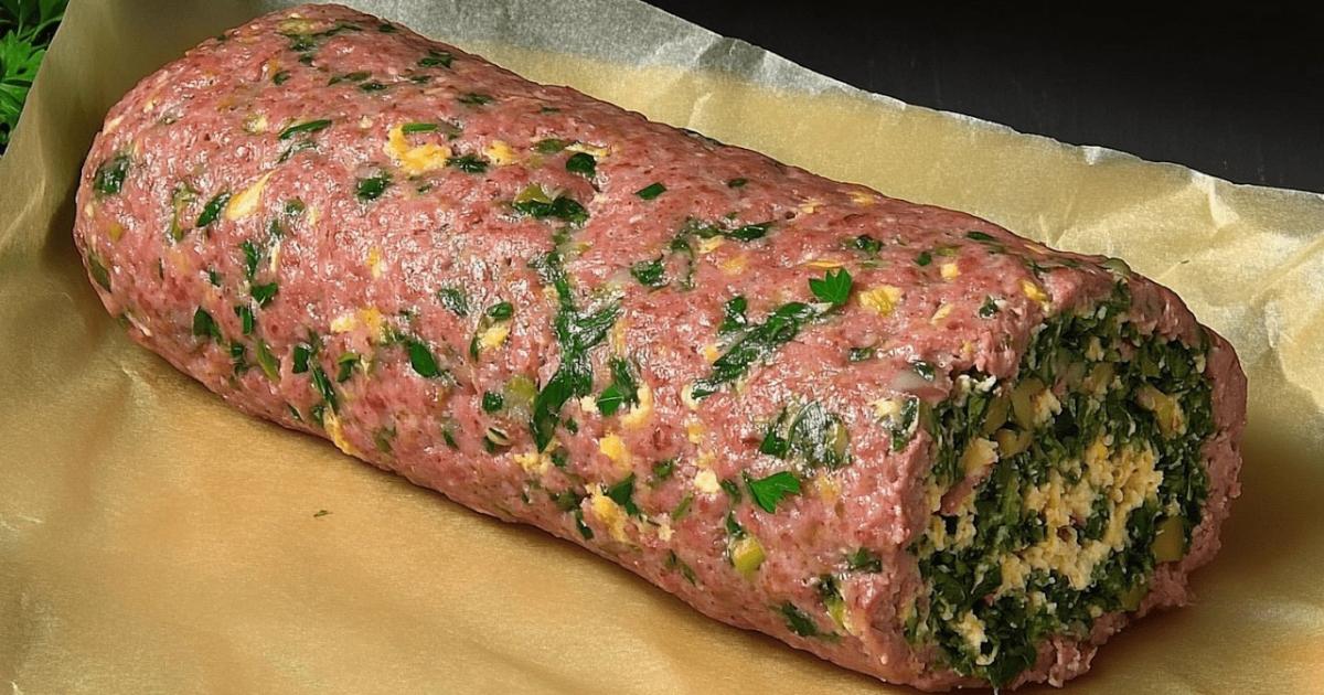 O rocambole de carne moída com recheio de cogumelo e queijo é uma deliciosa opção...