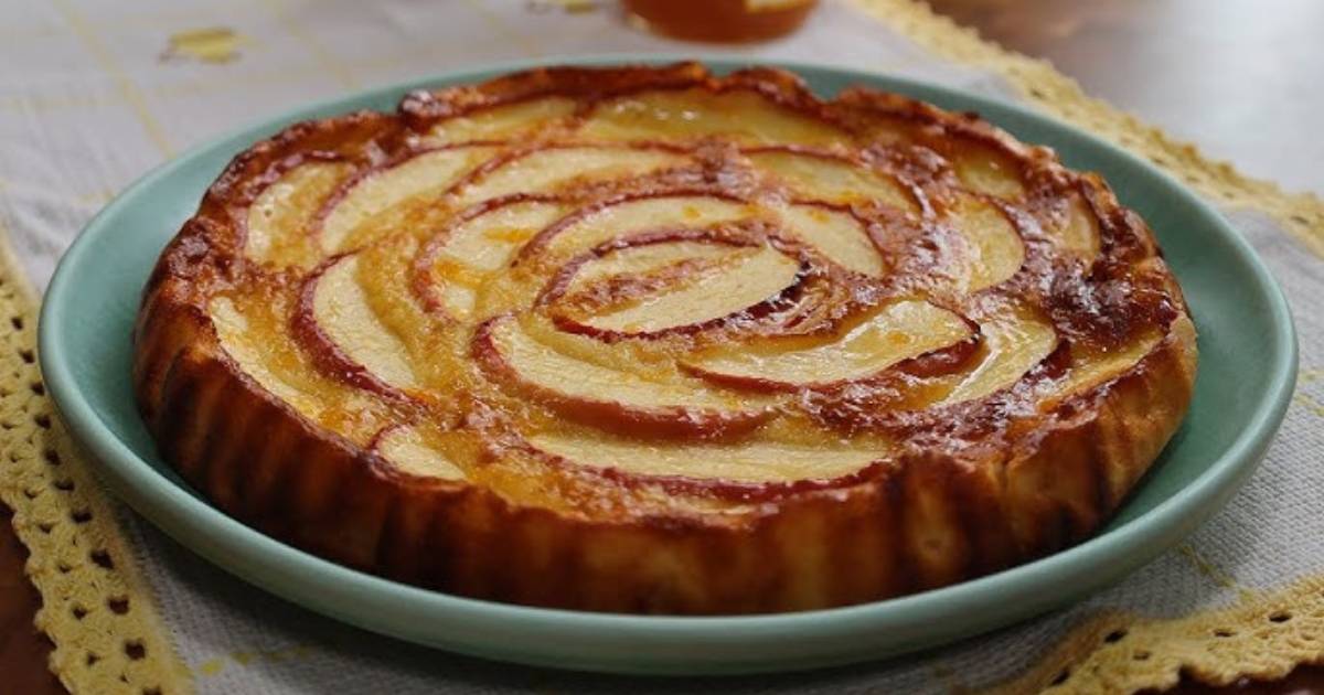 Tarte de Maçã com Massa Crocante e Recheio de Frutas Suculentas