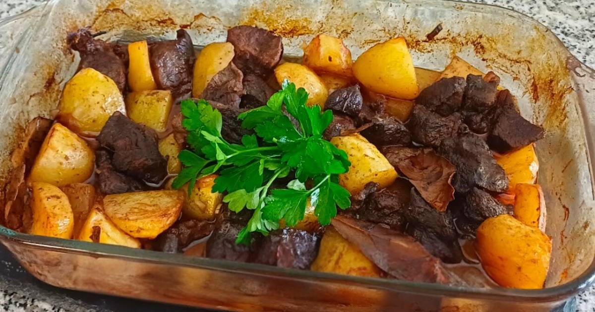 A vitela assada no forno com batatinhas é uma receita tradicional que combina simplicidade e...