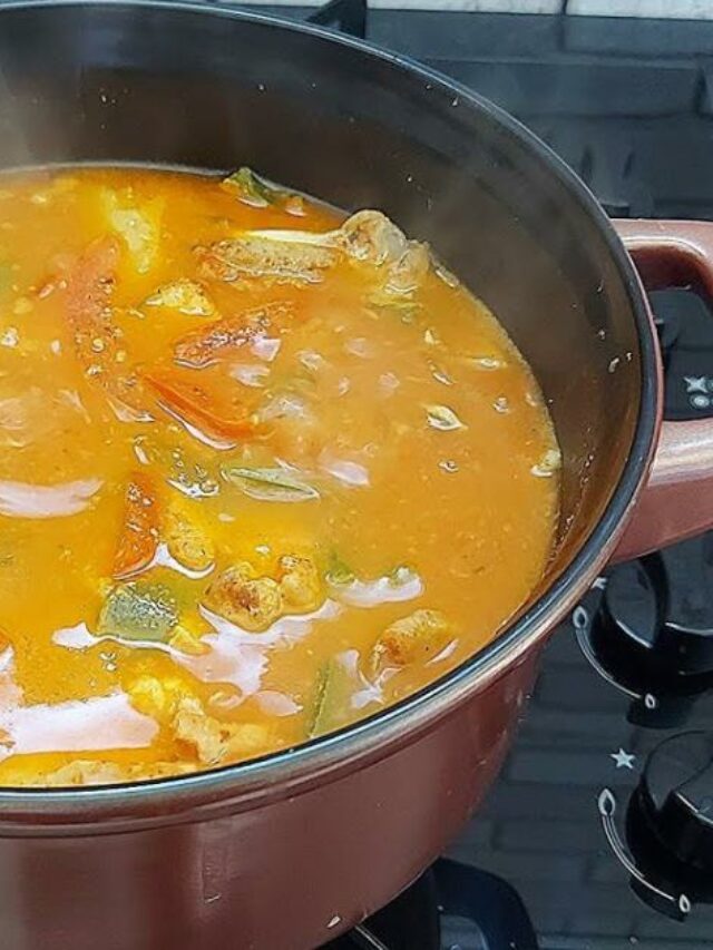 A caldeirada de peixe é um prato delicioso e fácil de fazer. Feito com filés...