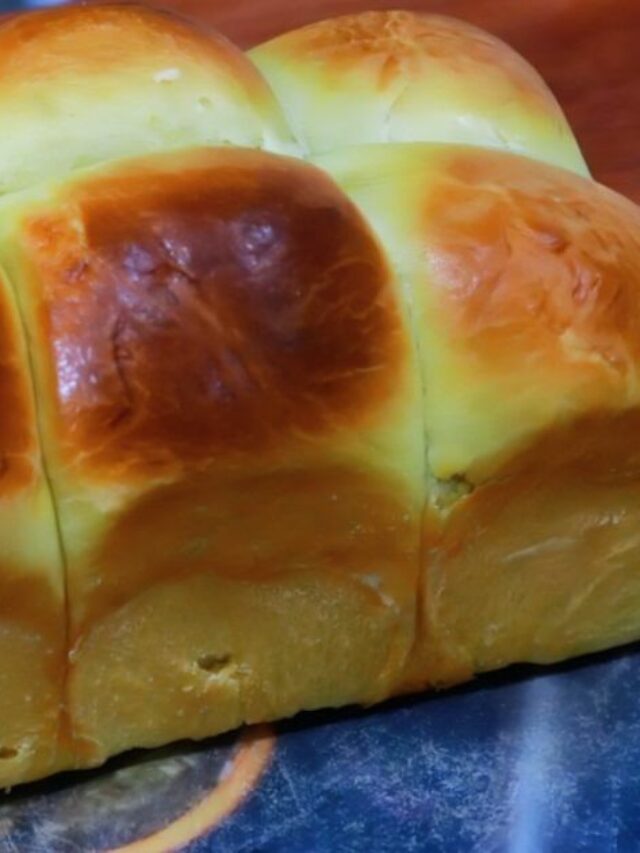 O pão brioche caseiro é uma receita clássica e deliciosa, perfeita para um café da...