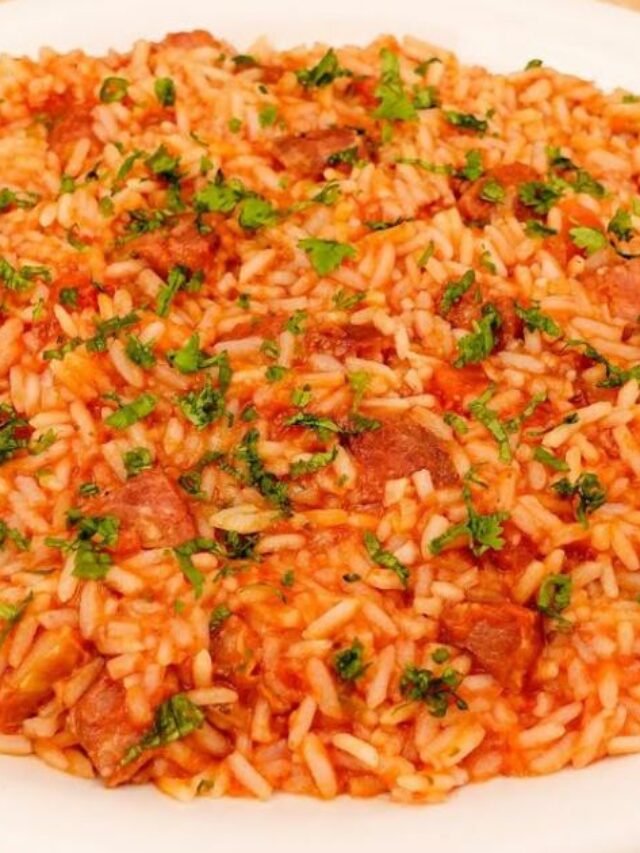 Experimente fazer o delicioso arroz com linguiça toscana! Esta receita prática e cheia de sabor...