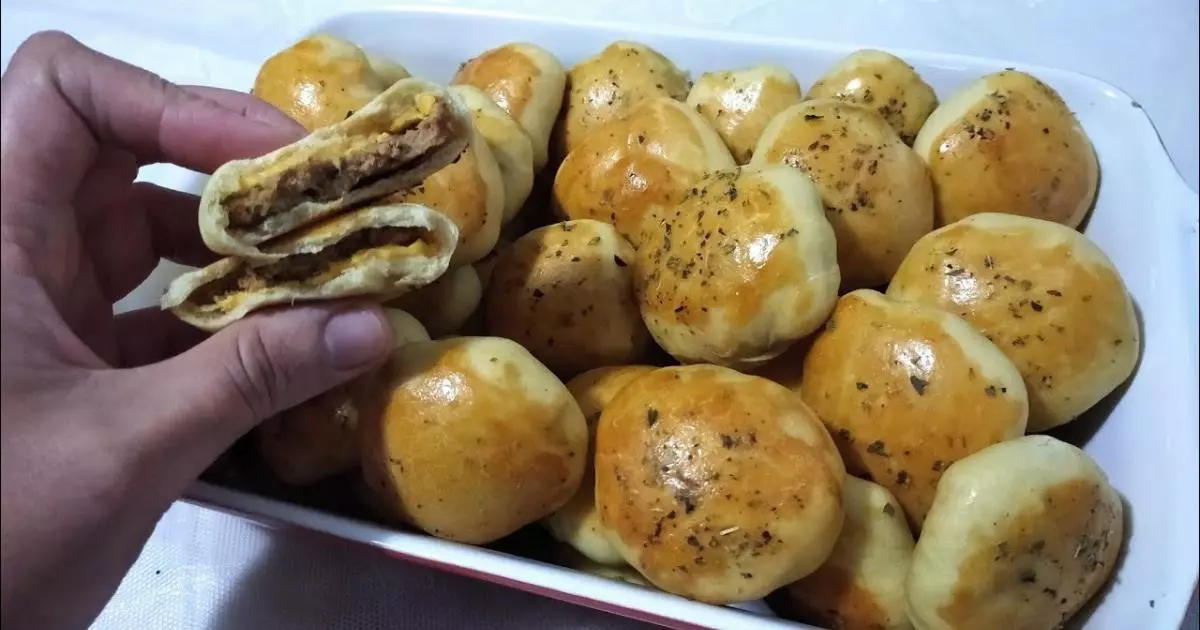 O mini hambúrguer caseiro é uma opção deliciosa e prática para quem deseja um lanche...