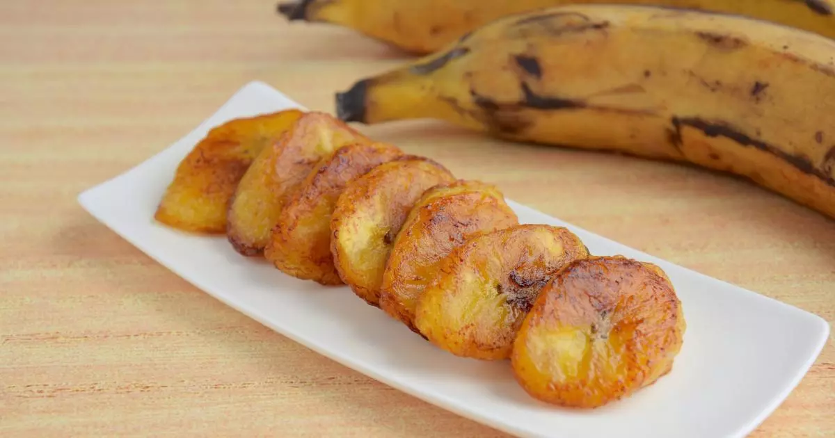 As sobremesas com banana madura são práticas e deliciosas, ideal para aproveitar aquelas bananas que...