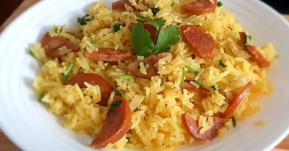 Aprenda a fazer arroz com calabresa, uma receita prática e deliciosa. Perfeita como refeição completa...