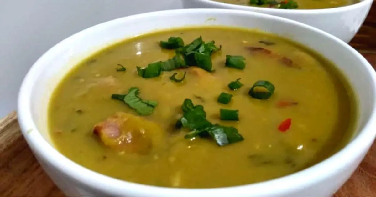 Prepare um delicioso caldo de ervilha com calabresa, ideal para aquecer nos dias frios. Sabor...