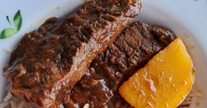 Carnes: Carne Assada de Panela com Batatas Macia e Saborosa