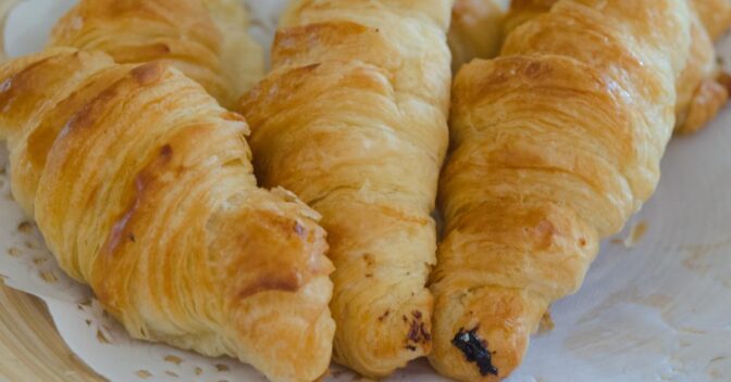 Lanche: Croissant de Frango com Massa Folhada: Fácil, Crocante e Irresistível!