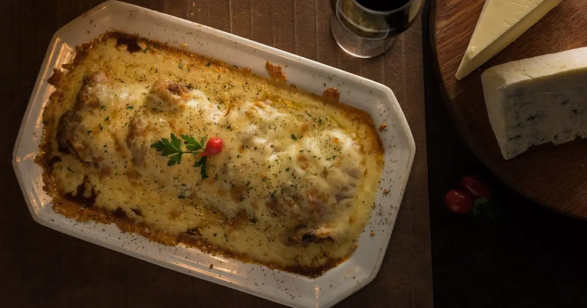 Escondidinho vegetariano de mandioca: cremoso, saudável e perfeito para toda a família....