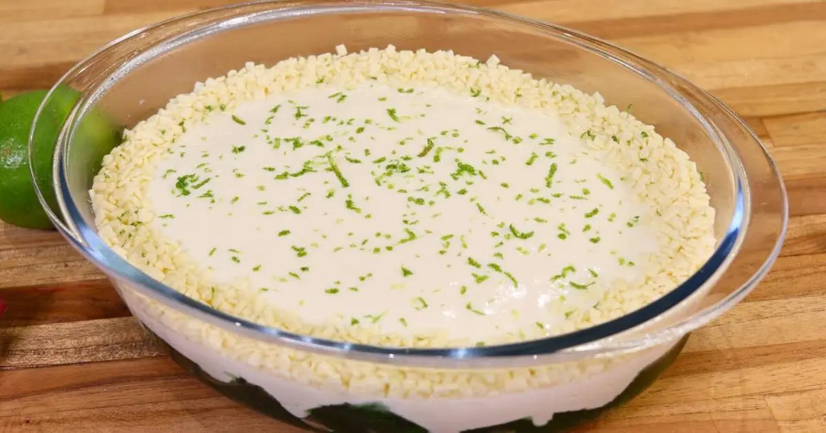 Sobremesa fácil com gelatina de limão e creme cítrico em 15 minutos de preparo....