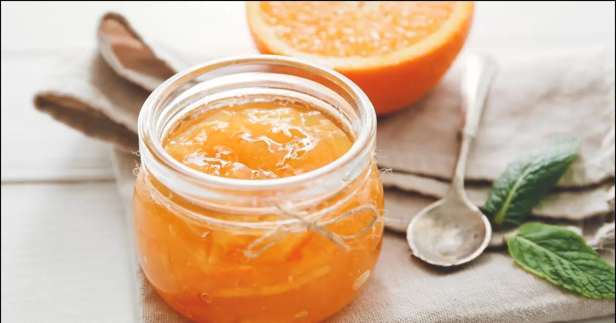 Essa receita de geleia de laranja é prática e deliciosa, perfeita para quem deseja saborear...