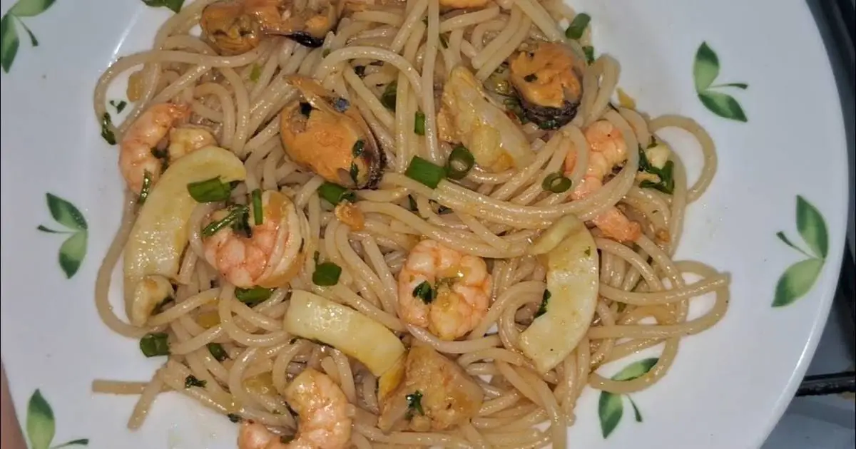 Essa receita de macarrão com frutos do mar é perfeita para quem aprecia sabores frescos...