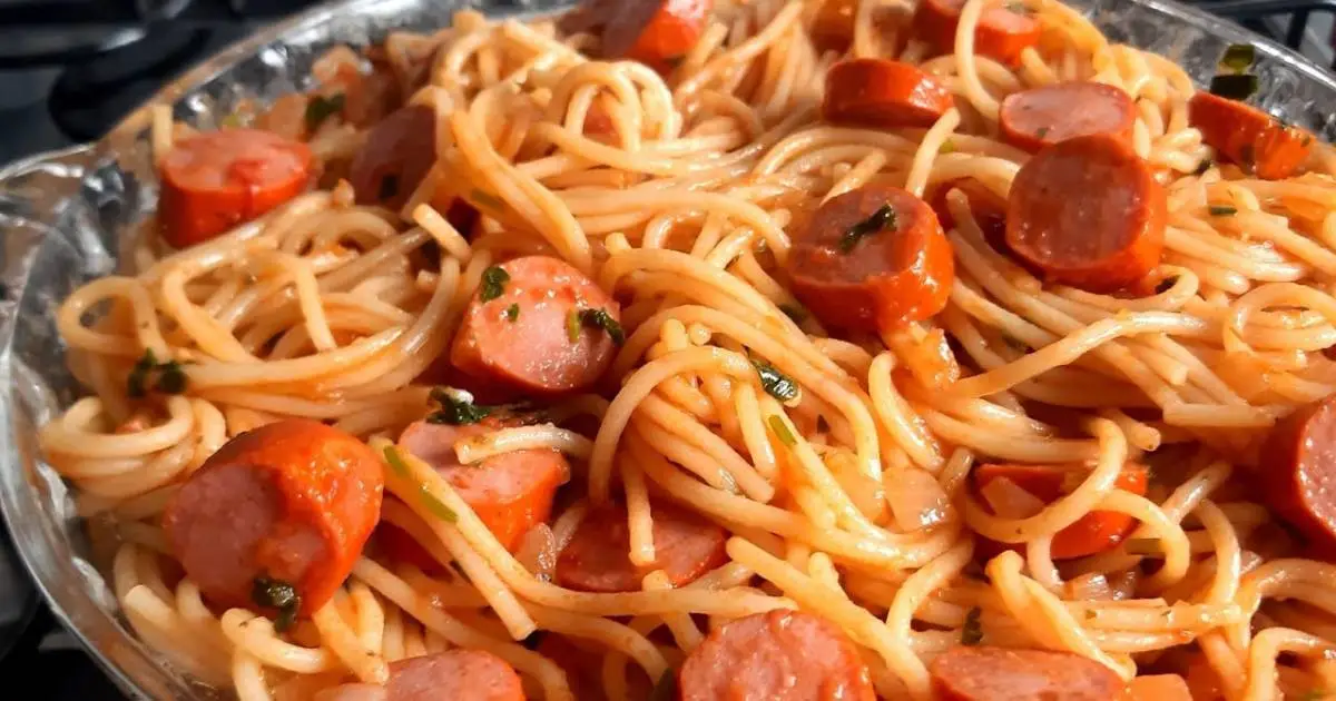 Oi, gente! Matheus aqui, do Vó Naoca. Hoje trago uma receita prática e deliciosa: Macarrão...