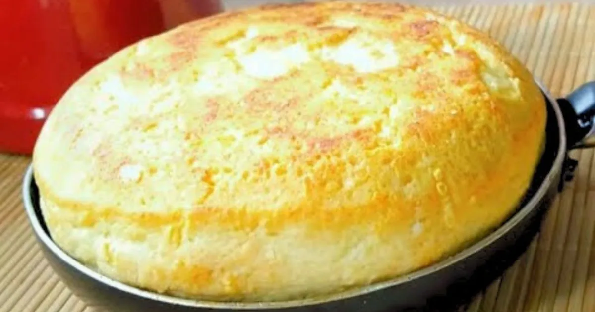 Pão fit de frigideira fácil, rápido e crocante, ideal para um café da manhã delicioso....