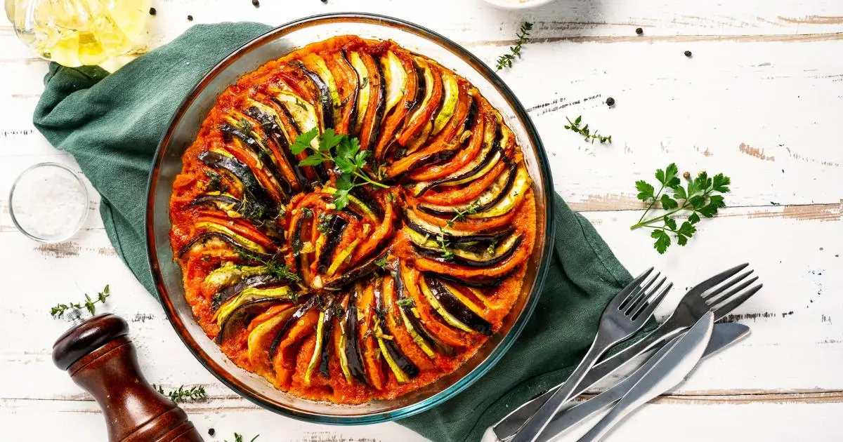 Para quem procura uma receita elegante, mas sem complicação, o ratatouille é a escolha certa....