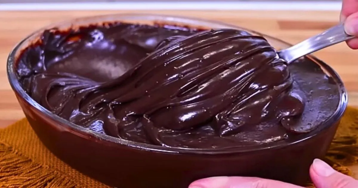 Hoje compartilho a receita de recheio de chocolate deliciosamente gostoso que combina com qualquer massa...