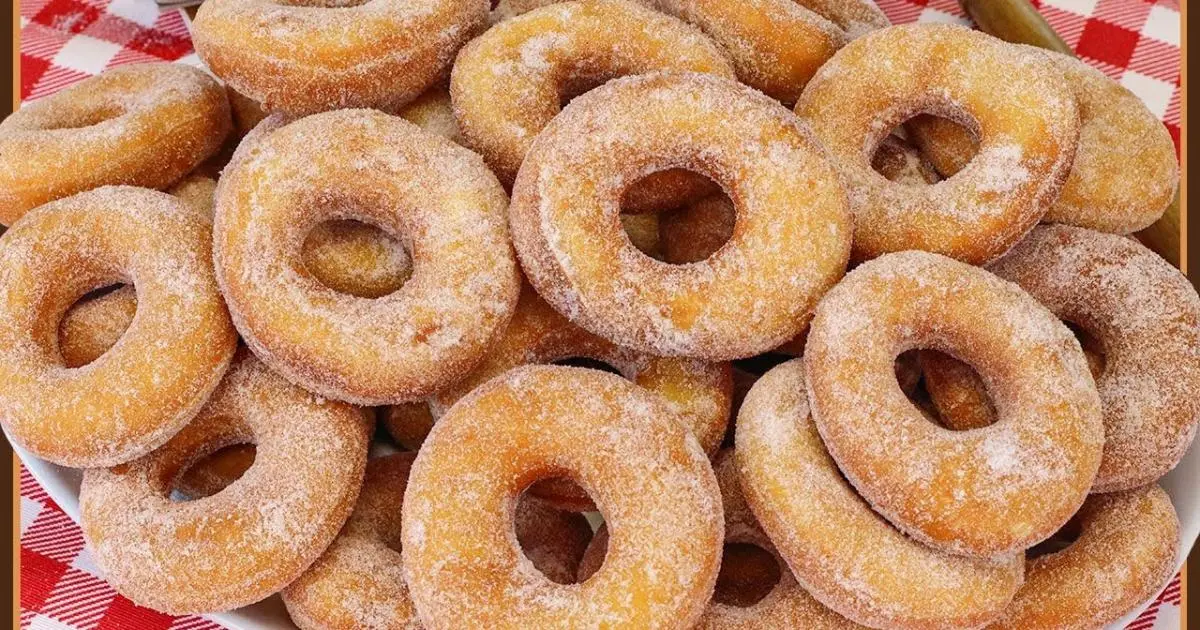 Rosquinha caseira frita super fofinha e deliciosa, ideal para o café da manhã ou lanche....