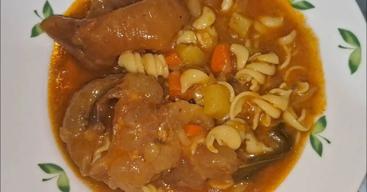 A sopa de mocotó é uma receita nutritiva e reconfortante, perfeita para dias frios ou...