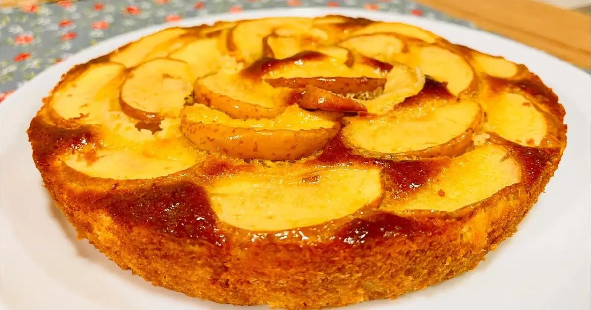 Descubra como fazer a torta de maçã de colher mais fácil e saborosa!...