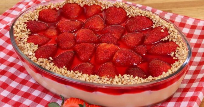 Sobremesas: Torta de Morango na Travessa Rápida e Deliciosa