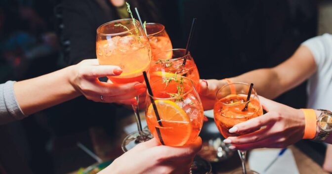 Bebidas: Aperol Spritz: Aprenda de Uma Vez a Fazer esse Famoso Drink!