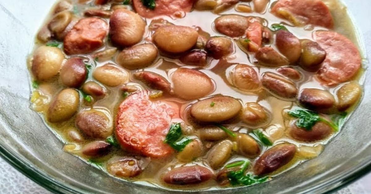 Prepare um prato saboroso e nutritivo com fava e calabresa. Simples e delicioso, é ideal...