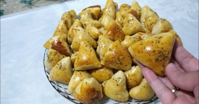 Lanche: Como Fazer Mini Esfihas de Frango para o Lanche da Tarde!