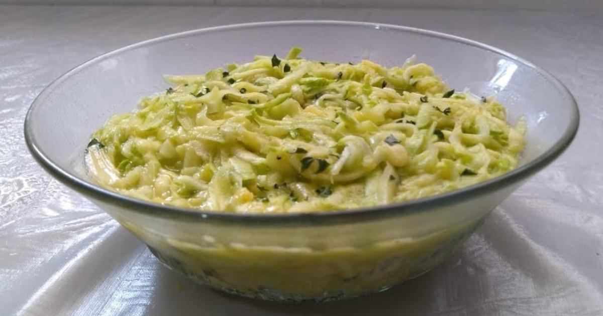 Descubra como fazer uma salada fresca e saborosa com abobrinha crua, pronta em poucos minutos....