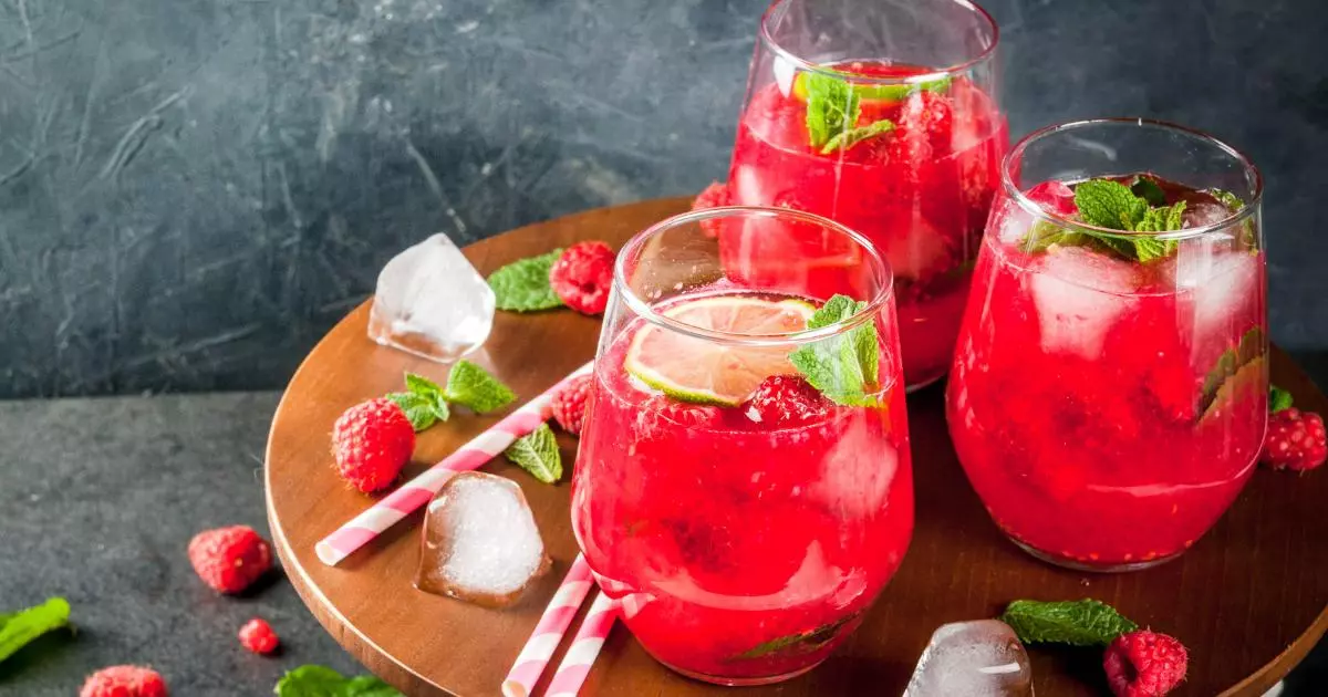 Venha aprender a fazer esse suco de limonada com franboesa e se refrescar!...