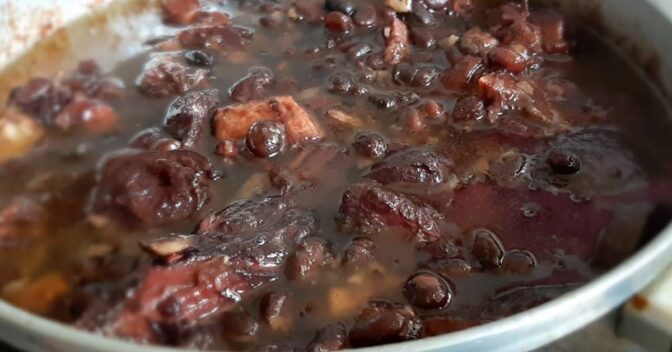 Especiais: Aprenda a fazer uma feijoada simples